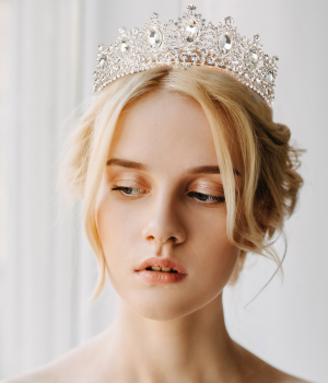 Bridal And Party Inspiration How To Accessorize Your Crown4